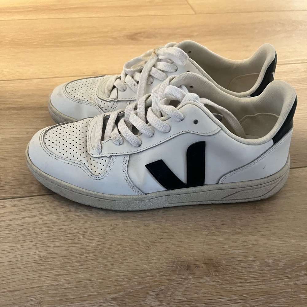 Women’s v90 sneakers